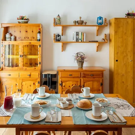 Altissimood, Ospitar Apartment